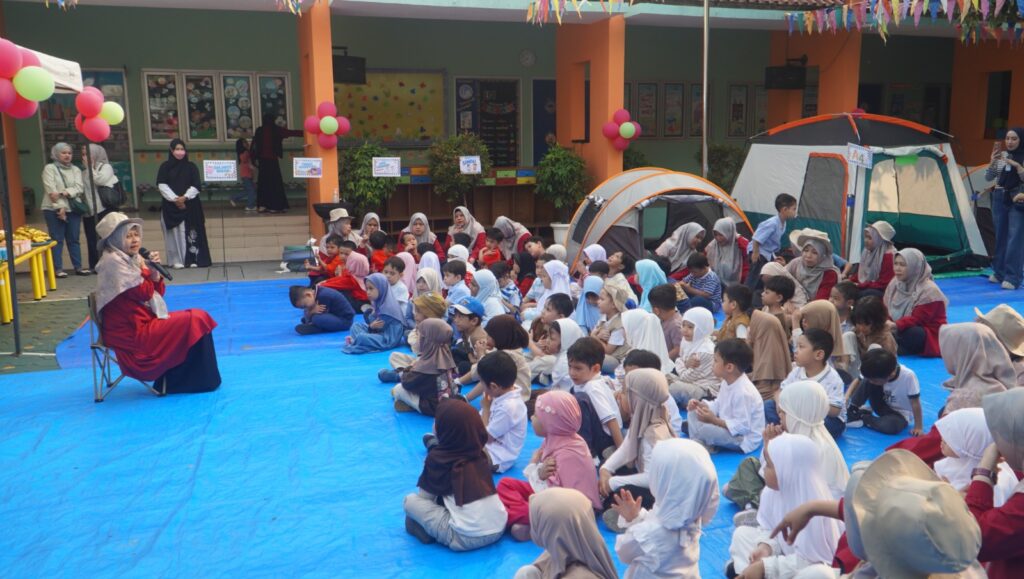 Camp Day TK Islam Al Azhar 17 Bintaro diawali dengan kegiatan pembukaan dan pembekalan kepada murid