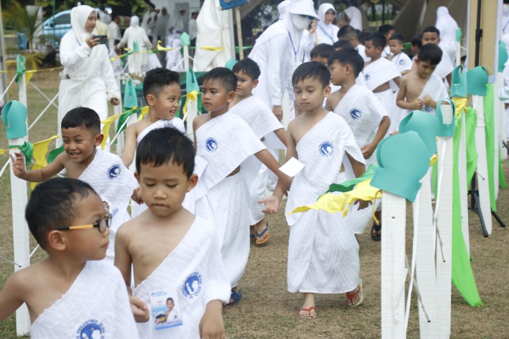 Jamaah Haji TKIA 17 Bintaro melakukan Sa'i